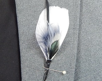 Elegante Feder Boutonniere - Statement Anstecknadel - Schwarz und Weiß Boutonniere - Formale Hochzeit Boutonniere - Heimkehr Boutonniere