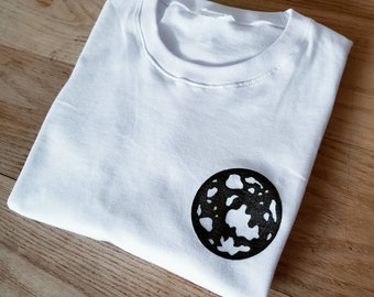 Handgestempeltes Vollmond T-Shirt: Minimalistisches himmlisches Design