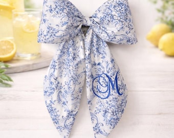 Blue Damask Floral Wreath Bow: Personalized Elegant Decor