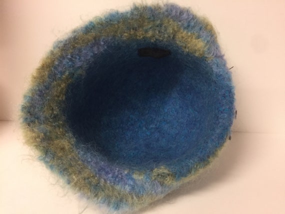 Hand made felted hat with pin - image 6