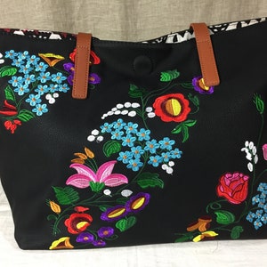 Bag/purse reversible folk art type vinyl and fabric