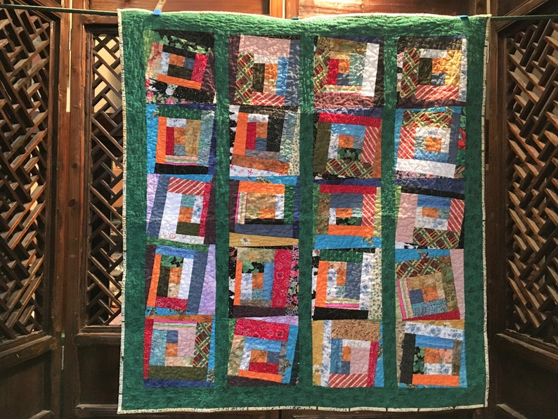 Modernized log cabin small quilt