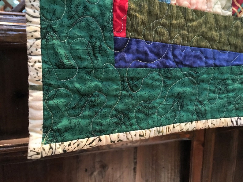 Modernized log cabin small quilt
