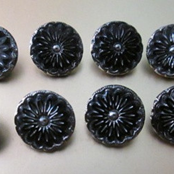 Gorgeous vintage glass buttons. Quantity of 8 small buttons approx. 1cm across.