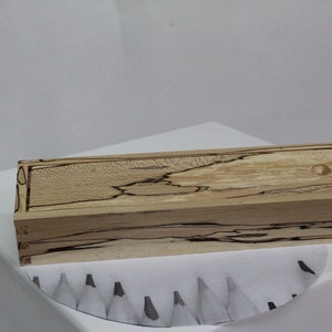 Superb decorative pencil box in Spalted Maple 8 1/2 X 2 1/2 X 1 1/2 in. D-Erable coti