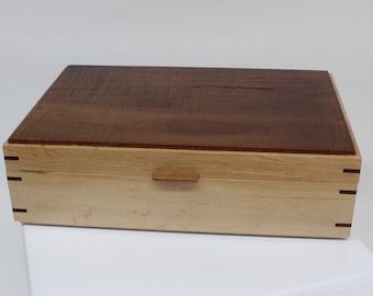 Box for herbal tea or jewelry or to keep your memories  configurable of your choice, handcrafted . 72.17.0360