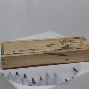 Superb decorative pencil box in Spalted Maple 8 1/2 X 2 1/2 X 1 1/2 in. F-Erable coti