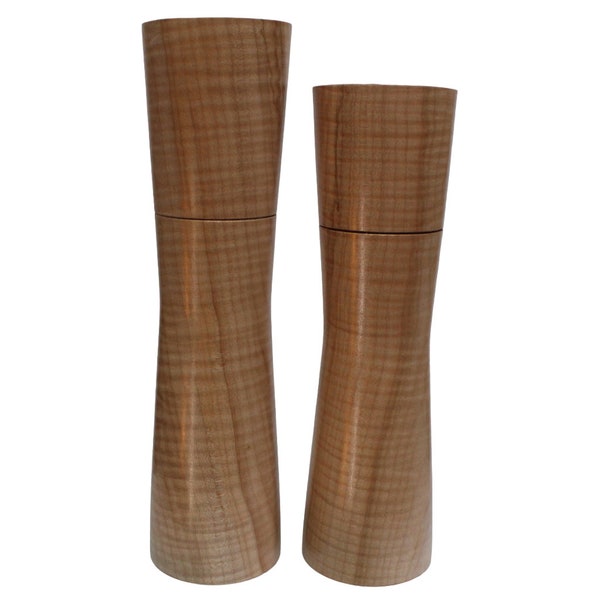 Pepper mill with an attractive look in 10” Figured Maple. Elegant style