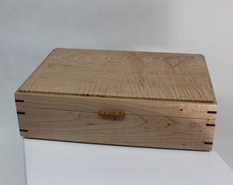Box for herbal tea or jewelry or to keep your memories  configurable of your choice, handcrafted . 72.17.0351