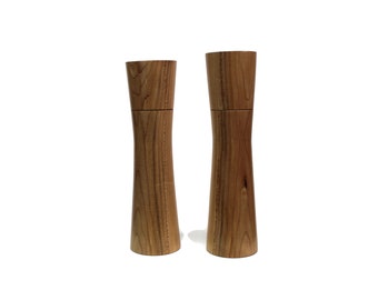 Set of salt and pepper mill of 9 1/4 '' and 8 7/8 in Spalted Maple