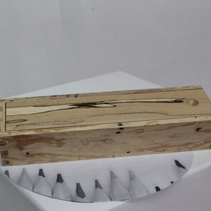 Superb decorative pencil box in Spalted Maple 8 1/2 X 2 1/2 X 1 1/2 in. B-Erable coti