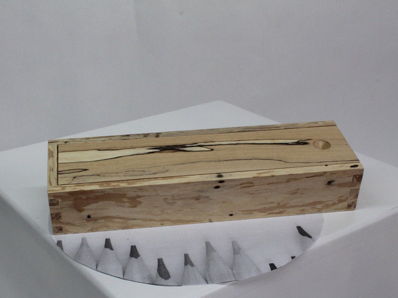 Superb decorative pencil box in Spalted Maple 8 1/2 X 2 1/2 X 1 1/2 in. B-Erable coti