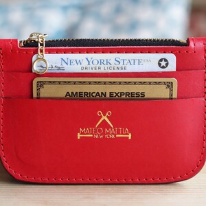 Portafoglio con zip in pelle rossa