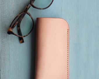Veg tan glasses sleeve