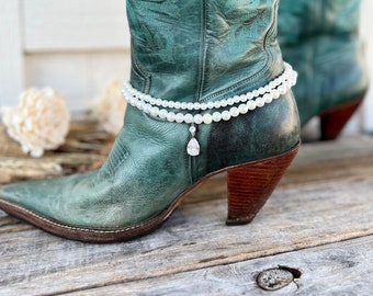Wedding Boot Bracelet for Bride -   Rhinestone and Pearls Bridal Cowboy Boot Jewelry Bling Chain for Western Weddings and Parties