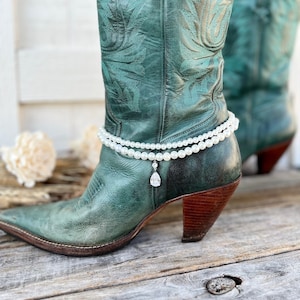 Wedding Boot Bracelet for Bride -   Rhinestone and Pearls Bridal Cowboy Boot Jewelry Bling Chain for Western Weddings and Parties