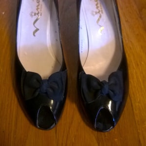 Amazing Black Peep toe Patent Pumps with Bow! Made in Spain 8.5/9