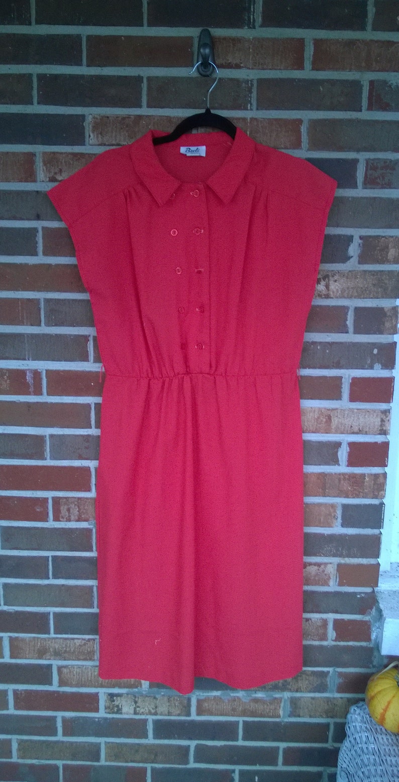 1970s Coral Collared Sheath Dress, 12 / 14 image 2