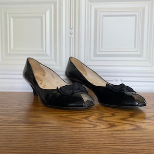 Amazing Black Peep toe Patent Pumps with Bow! Made in Spain 8.5/9