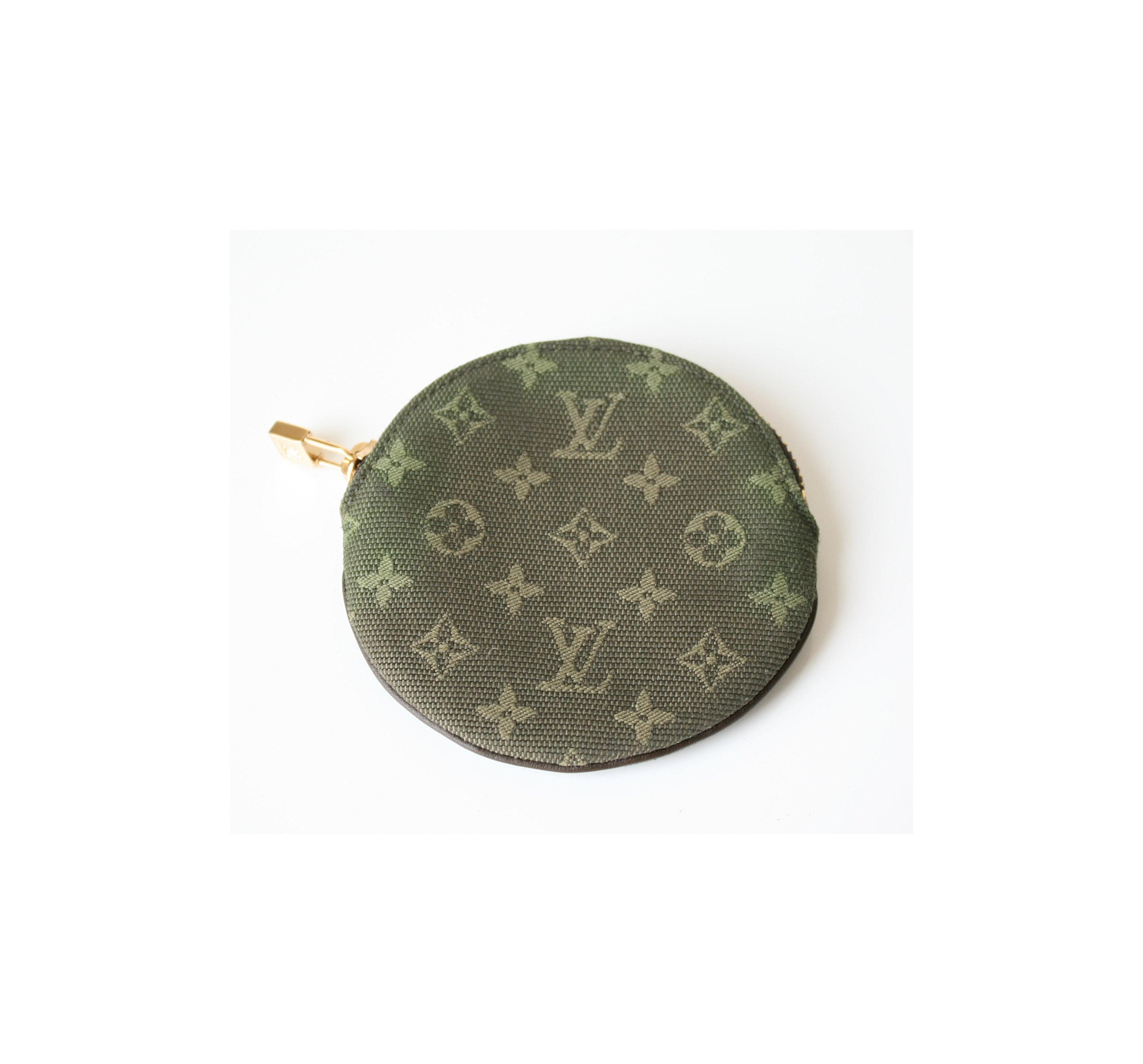 Louis Vuitton Round Coin Purse in Monogram  Louis vuitton coin purse,  Girly bags, Diy coin purse