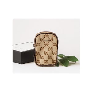 Gucci GG Supreme Web Pouch Vs. Louis Vuitton Toiletry 26' Pouch 