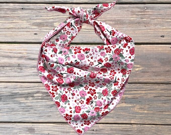 Bandana dla psa z motywem kwiatów i serc, bandana dla psa z motywem kwiatów w kolorze czerwonym i różowym, bandana dla psa z motywem Walentynek,