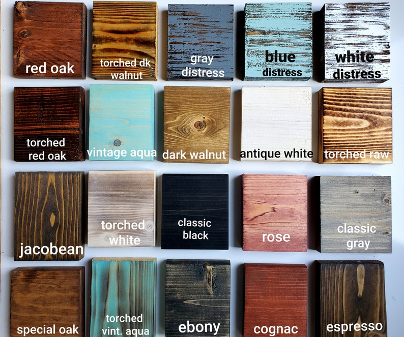 Peut inclure: Pr&eacute;sentation de blocs de bois teint&eacute;s de diff&eacute;rentes couleurs, avec des &eacute;tiquettes indiquant les noms des teintes, comme "red oak", "gray distress", "vintage aqua" et "classic black". L'image pr&eacute;sente une gamme de couleurs, claires et fonc&eacute;es, avec le grain du bois visible.