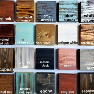 Puede incluir: Una tabla de 18 colores de tinte para madera diferentes, incluyendo roble rojo, nogal quemado, gris desgastado, azul desgastado, blanco desgastado, roble rojo quemado, aqua vintage, nogal oscuro, blanco antiguo, crudo quemado, jacobean, blanco quemado, negro cl&aacute;sico, rosa, gris cl&aacute;sico, roble especial, aqua vintage quemado, &eacute;bano, co&ntilde;ac y espresso.