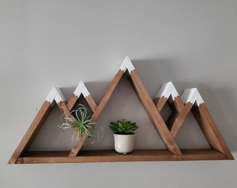 Estantería de pared con forma de montaña, estante de madera de 5 picos con forma de montaña, decoración rústica de pared con forma de montaña, estante de pared para cabaña, decoración de guardería con forma de montaña, estante con temática de bosque.