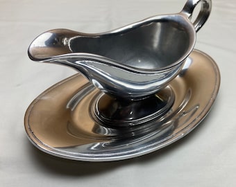 Gravy Boat with Under Plate 2 Piece SET made by RWP Wilton Armetale EARLY American Reproduction Gloss Finish 18th Century Colonial