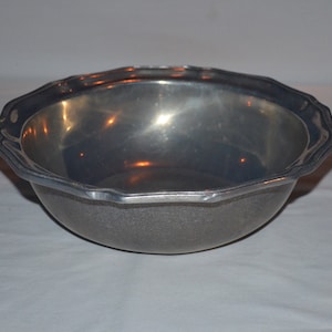 LARGE 10.5 inch Diameter Queen Anne Deep Serving Bowl Wilton Armetale RWP Columbia PA 18th Century Pattern Gloss Finish