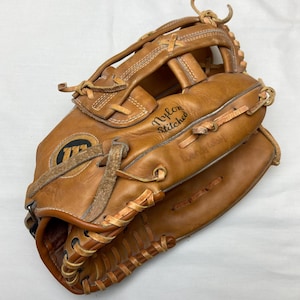 Wilson Softball Glove A9810 for Right Handed Player Hold Tite Strap Snap Action Nylon Stitched Grip Tite Pocket