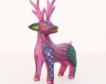 Handskuren hjort Alebrije i kopalträ | Handmålad skulptur av folkkonst i Oaxaca
