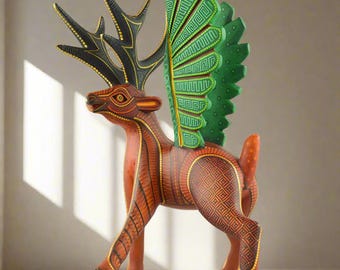 Skulptur av bevingad hjort Alebrije | Handskuren kopalträ i Oaxacas folkkonst