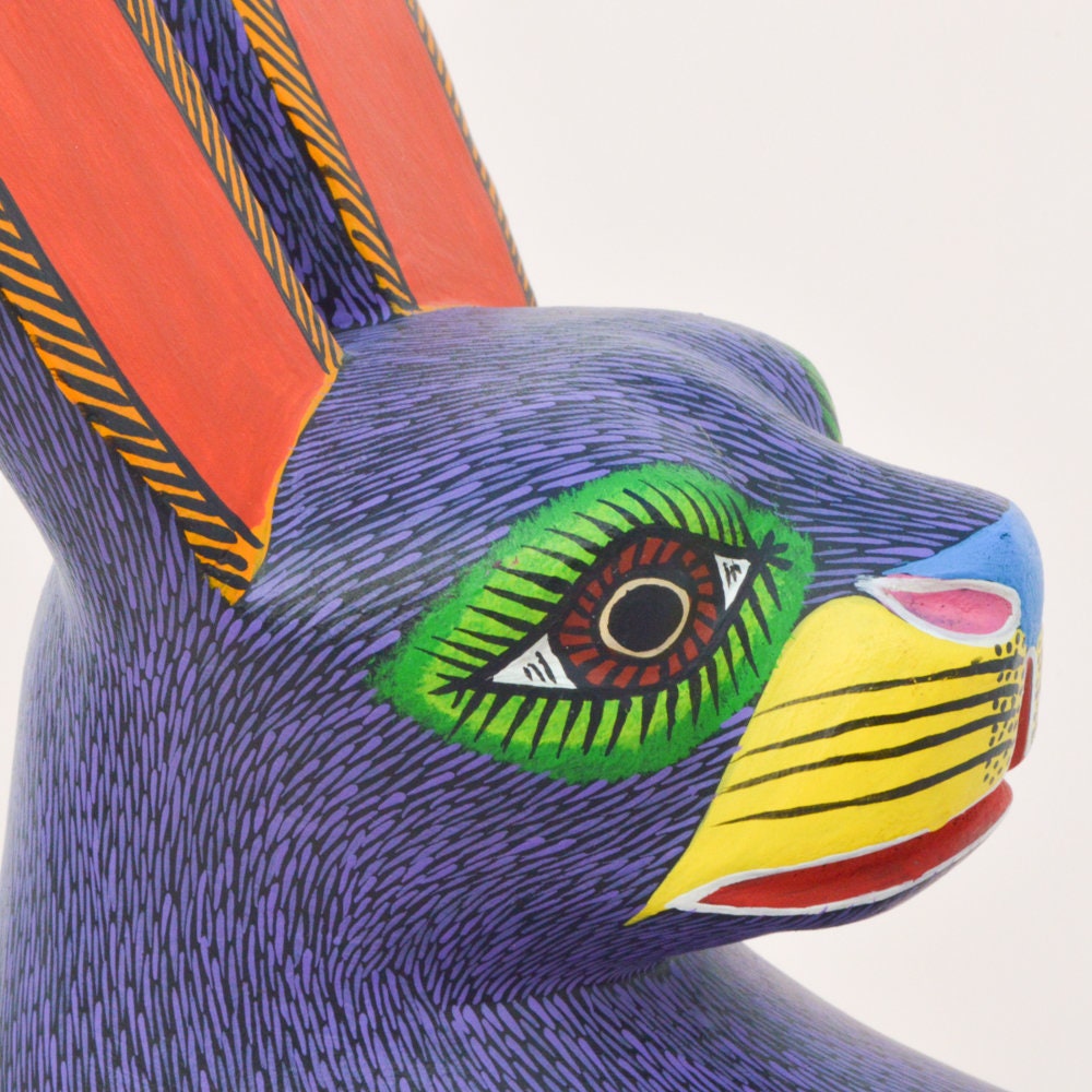 手彫りのコパル材のウサギのアレブリヘ｜手描きのメキシコ民芸彫刻
