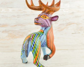 Handskuren hjort Alebrije i kopalträ | Handmålad skulptur av folkkonst i Oaxaca