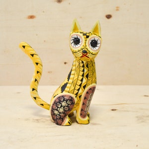 Alebrije Cat | Oaxacan Folk Art Wood Carving Home Decor | Magia Mexica