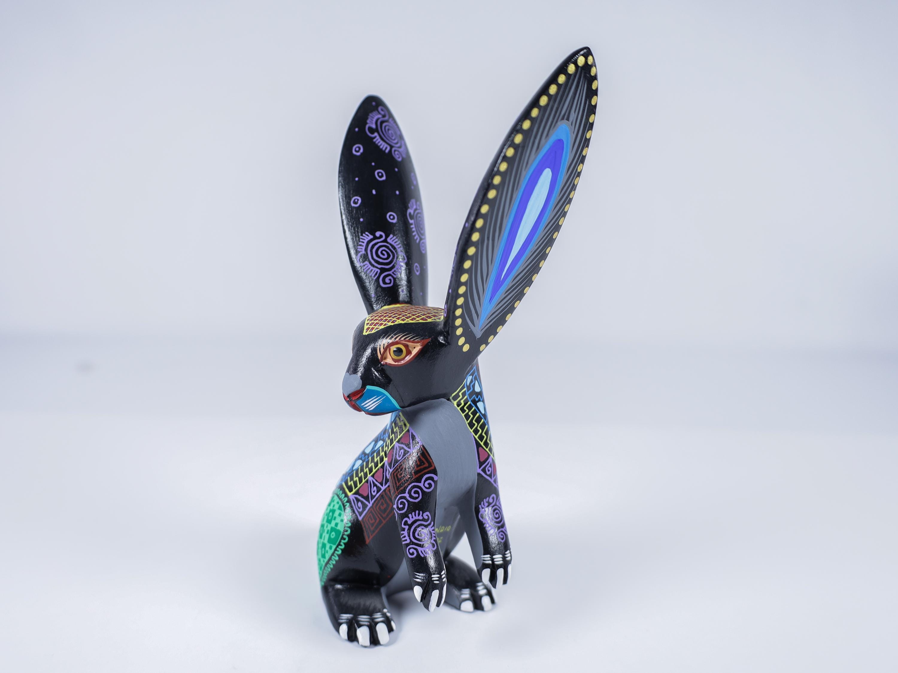 アレブリヘのウサギ｜手彫りのコパル材のアレブリヘ｜メキシコの民芸品