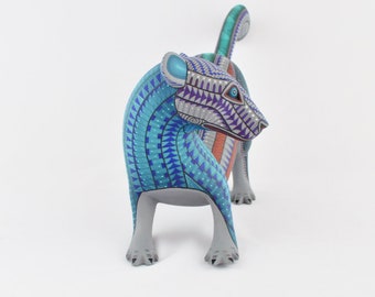 手彫りのコパル材製カワウソのアレブリヘ｜手描きのメキシコ民芸彫刻