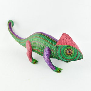 Alebrije Chameleon Figurine Oaxacan Wood Carving Mexican Folk Art Hand Painted Animal Sculpture Jungle Decor Gift - Magia Mexica