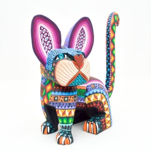 Hand-Painted Alebrije Cat Figurine: Oaxacan Folk Art Wood Carving
