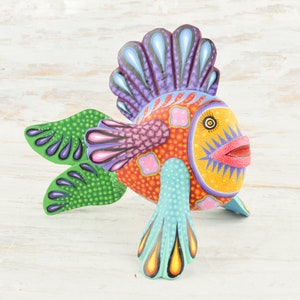 Alebrije Fish Figurine Oaxacan Wood Carving Mexican Folk Art Hand Painted Animal Sculpture Ocean Decor Gift - Magia Mexica