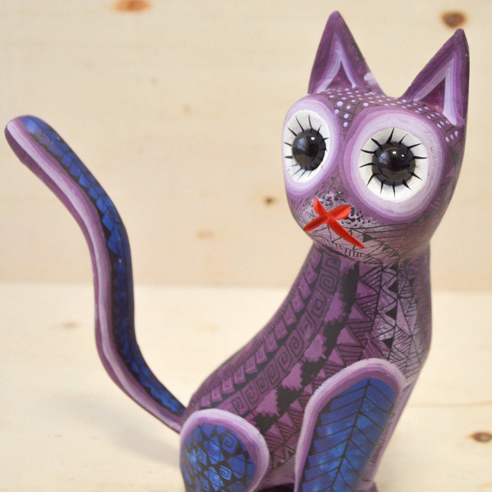 【メキシコ製】Risidoro Mexico／猫の置物 （紫） Alebrije Cat | Hand Carved Copal Wood Alebrije | Mexican Folk Art