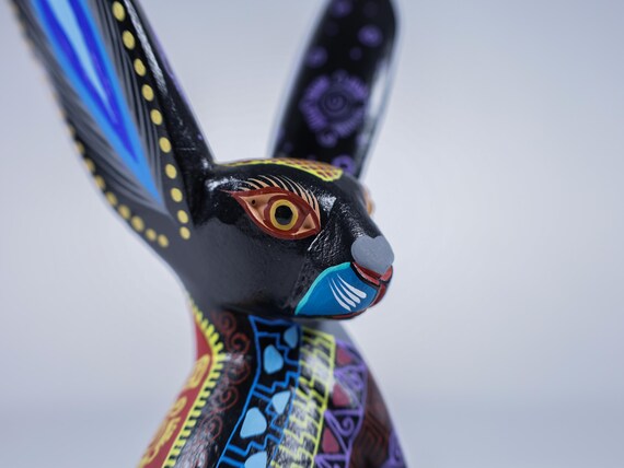 アレブリヘのウサギ｜手彫りのコパル材のアレブリヘ｜メキシコの民芸品