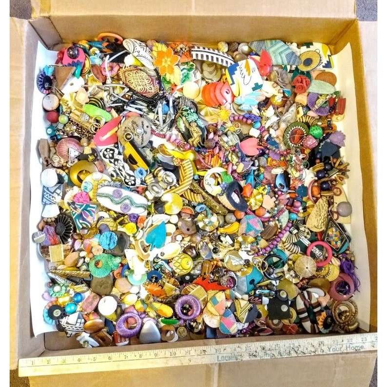 1 lb Grab Bag of Junk Jewelry Parts, Vtg Jewelry Pieces, Destash Bulk Lot Beads image 3