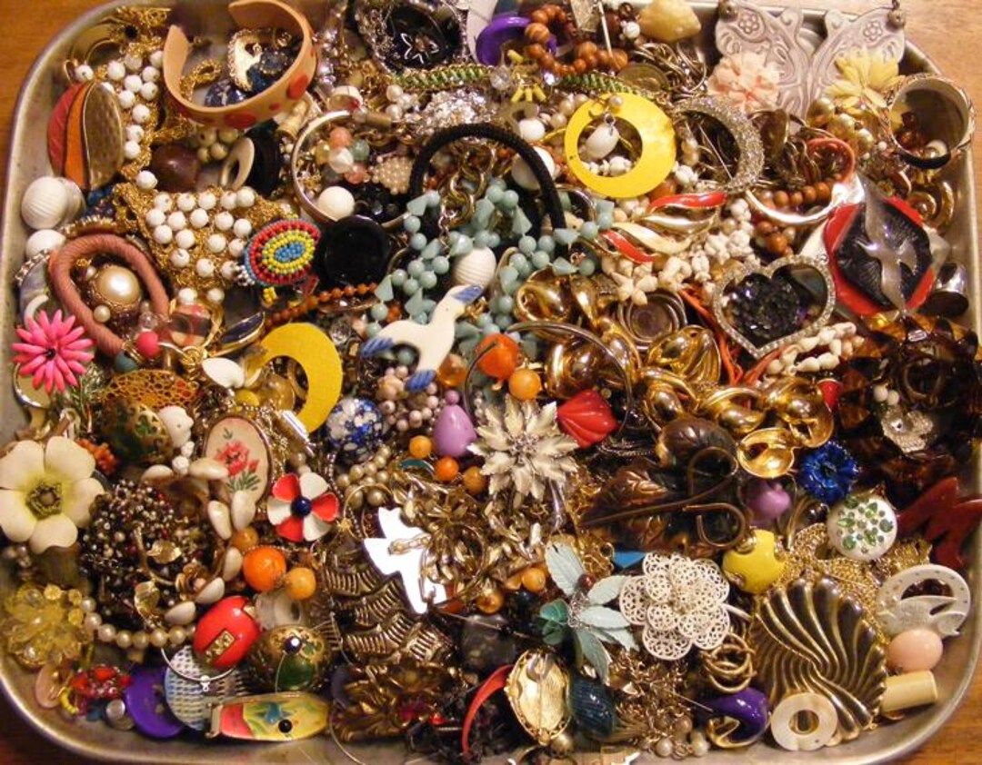 Valuable Jewelry Finds in GoodWill Grab-Bag 1/2 LB “BOTTOM OF THE BOX jewelry lot grab bag craft junk pendants brooches ring display picture 1