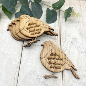 Confezione da 5 carte in legno di quercia con taglio laser, abbellimento, sentimento, pettirossi, pettirossi, appaiono quando i propri cari sono vicini