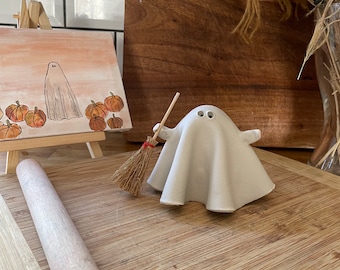 Halloween White ghost ornament with broomstick, Halloween spooky home decor, spooky Halloween home decorations with tealight, light up ghost