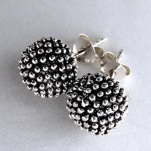 Granulation SPHERES SilverSari Stud Earrings Silver YES1456