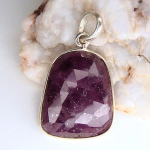 INDIAN RUBY lightweight Pendant Solid Silver YPG1718
